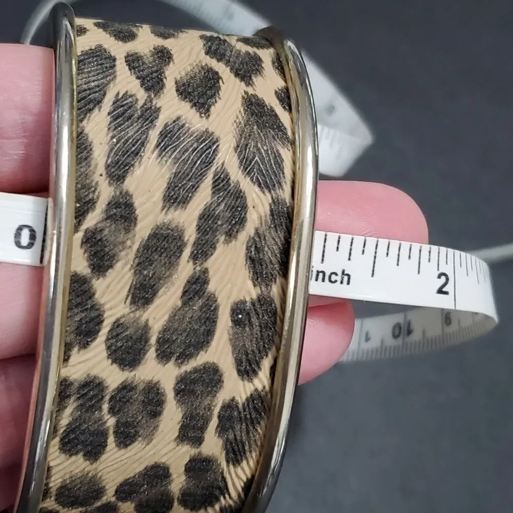 Gold tone textured animal print bracelet 6.75